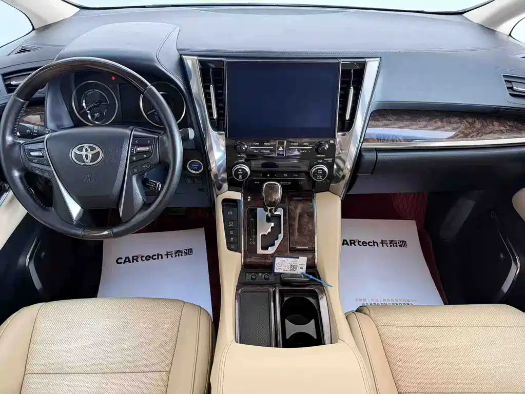 Toyota Alphard — фото 7
