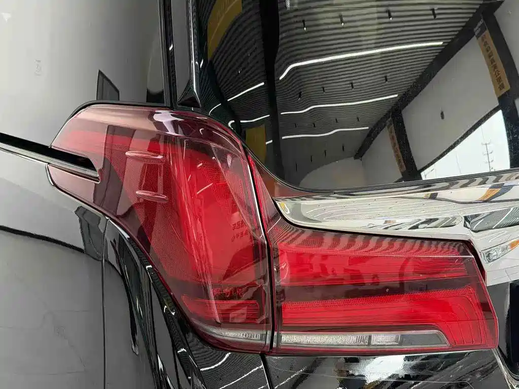 Toyota Alphard — фото 8