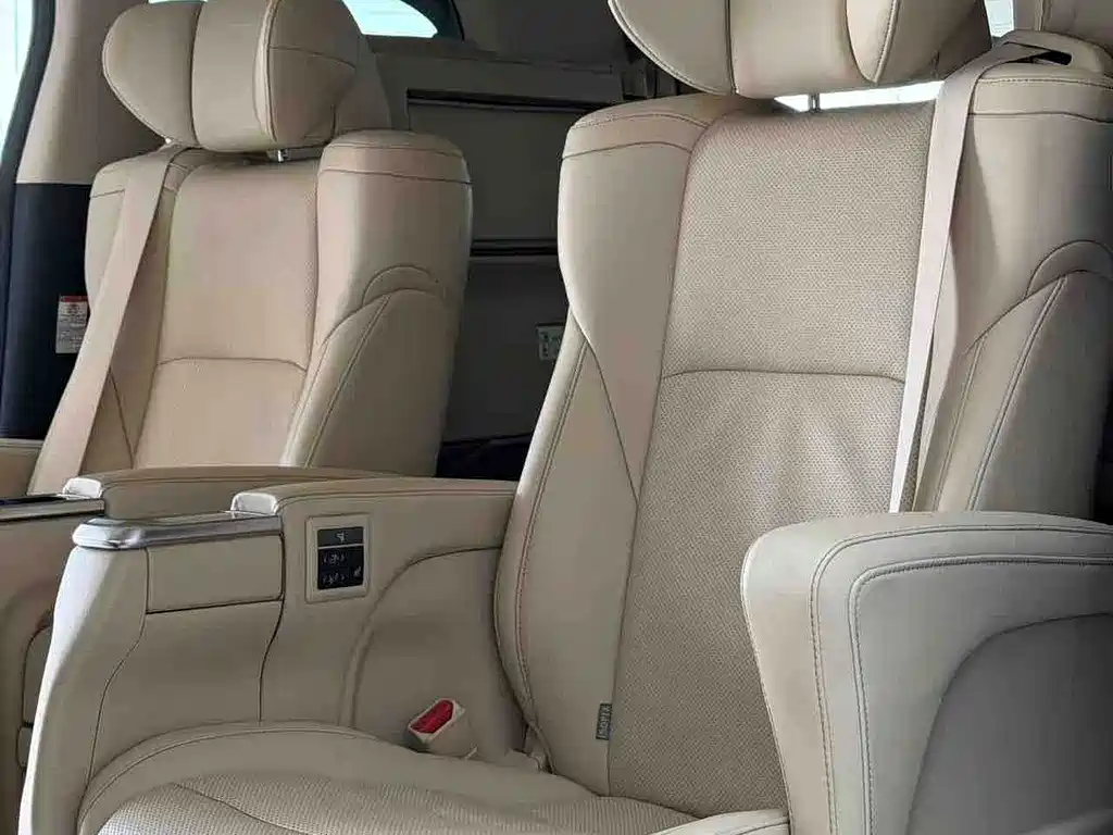 Toyota Alphard — фото 10