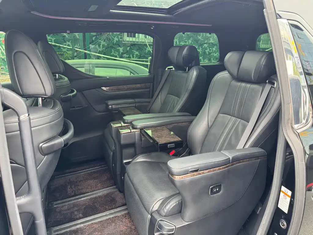 Toyota Alphard — фото 13