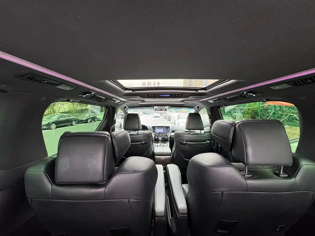 Toyota Alphard — фото 14