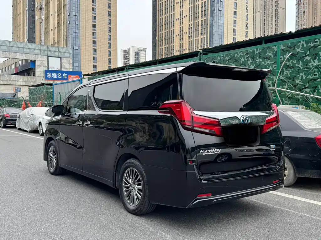 Toyota Alphard — фото 17