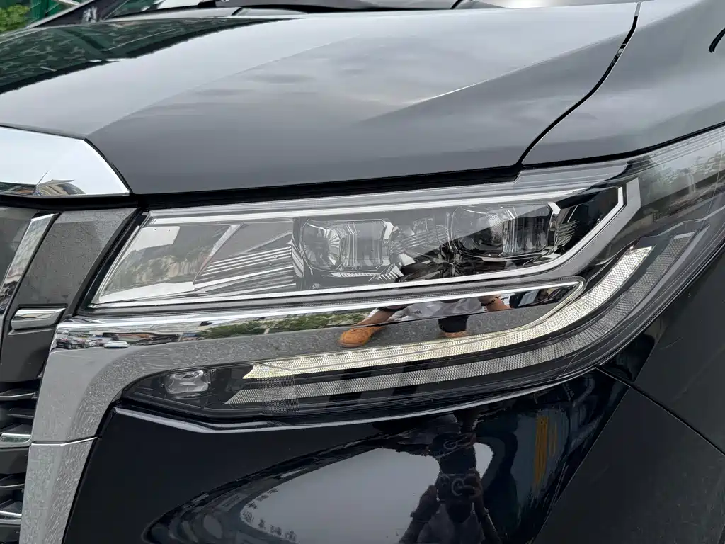Toyota Alphard — фото 3