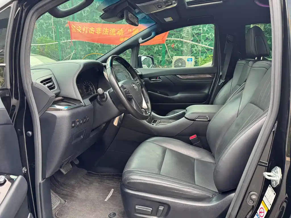 Toyota Alphard — фото 6