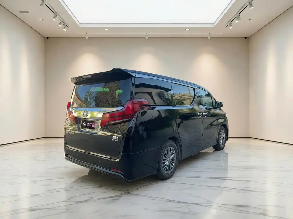 Toyota Alphard — фото 2
