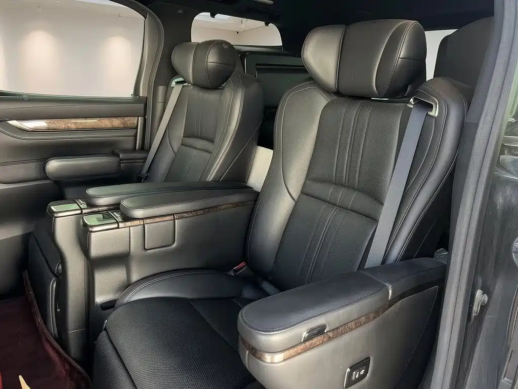 Toyota Alphard — фото 7