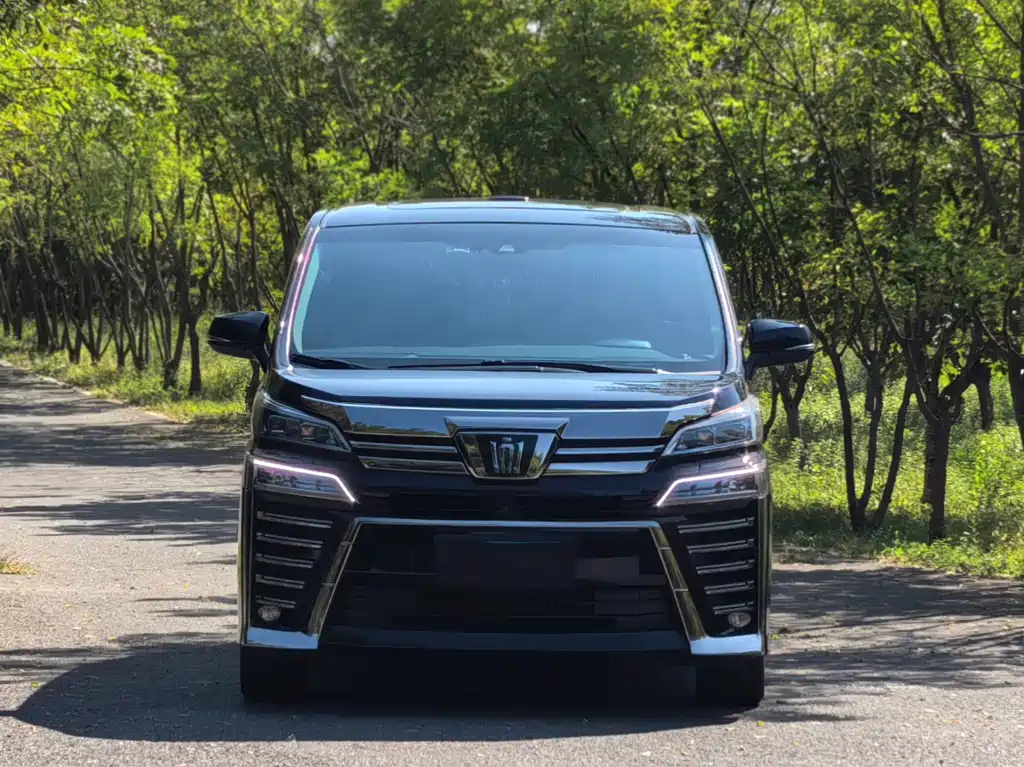 Toyota Vellfire — фото 2