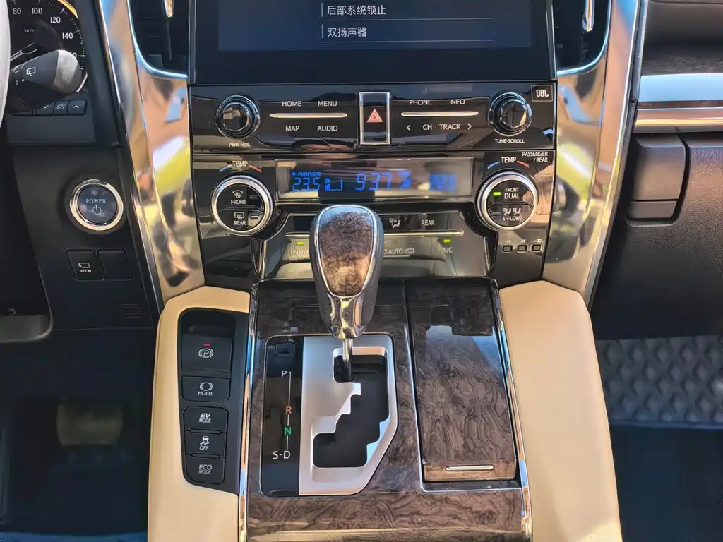 Toyota Vellfire — фото 19