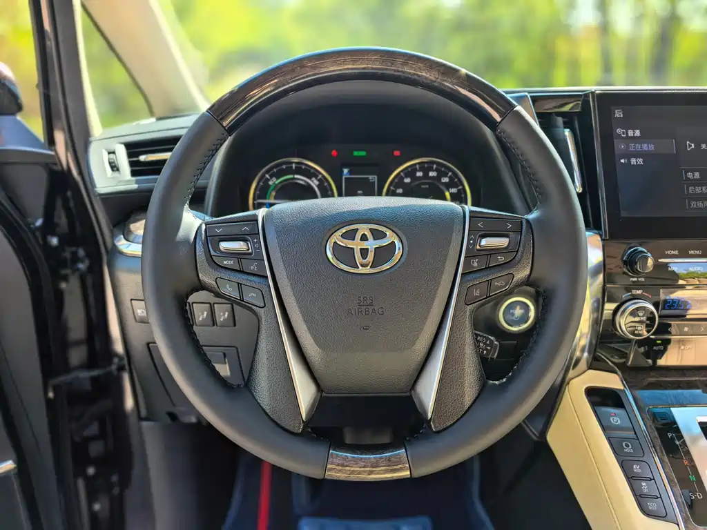 Toyota Vellfire — фото 20