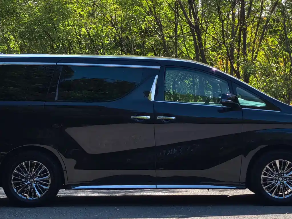 Toyota Vellfire — фото 3