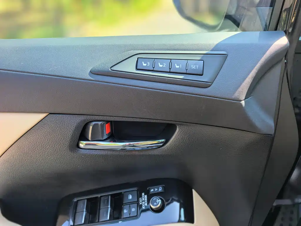Toyota Vellfire — фото 23