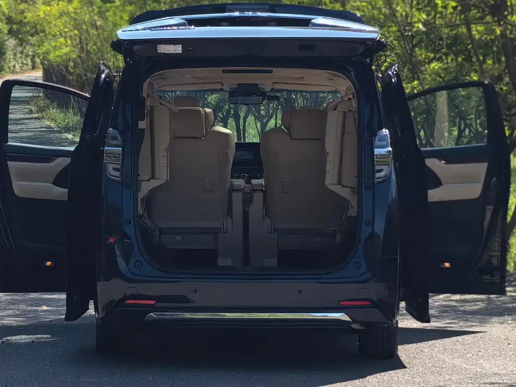 Toyota Vellfire — фото 7