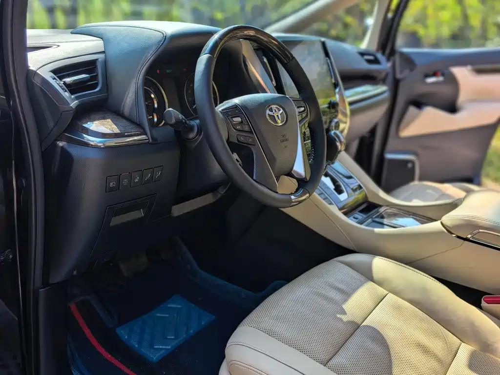 Toyota Vellfire — фото 8