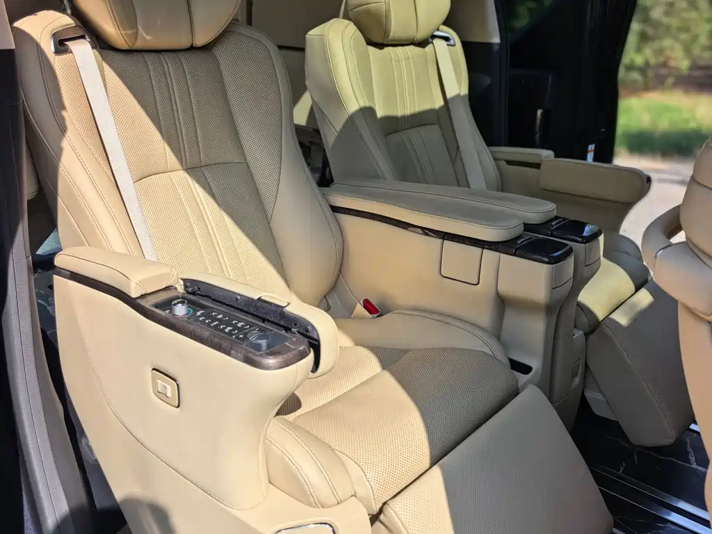 Toyota Vellfire — фото 10