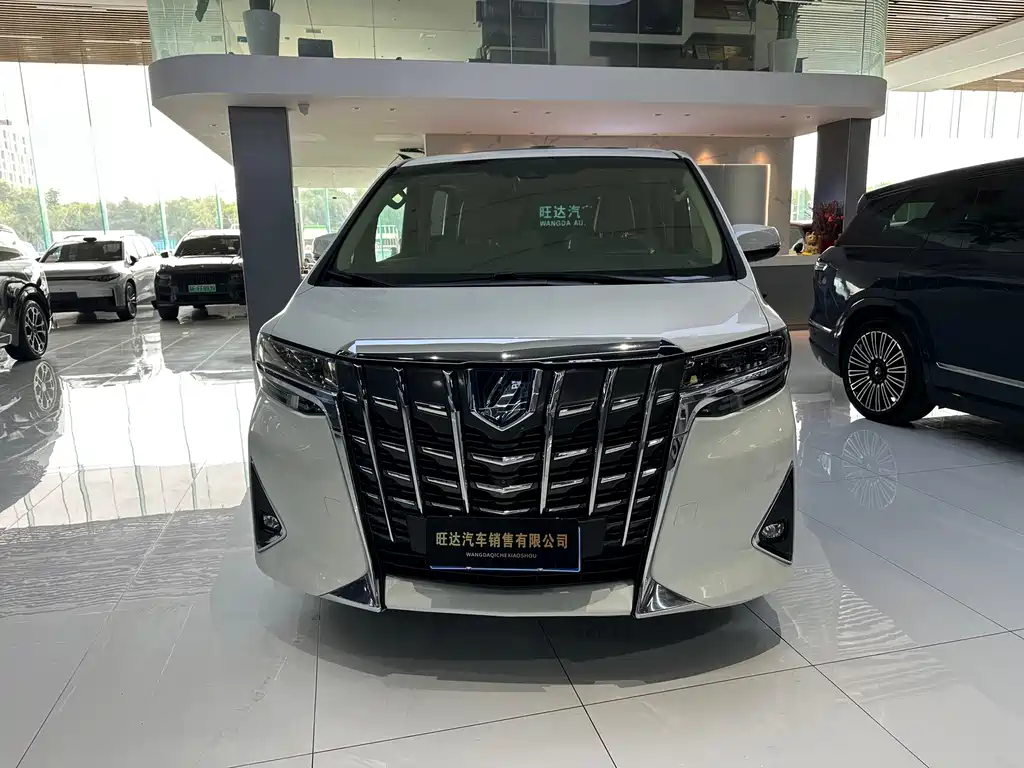 Toyota Alphard — фото 2