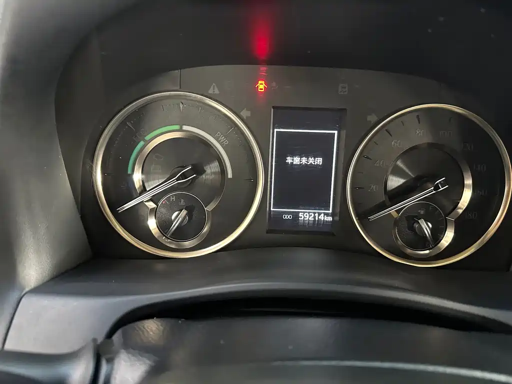 Toyota Alphard — фото 11