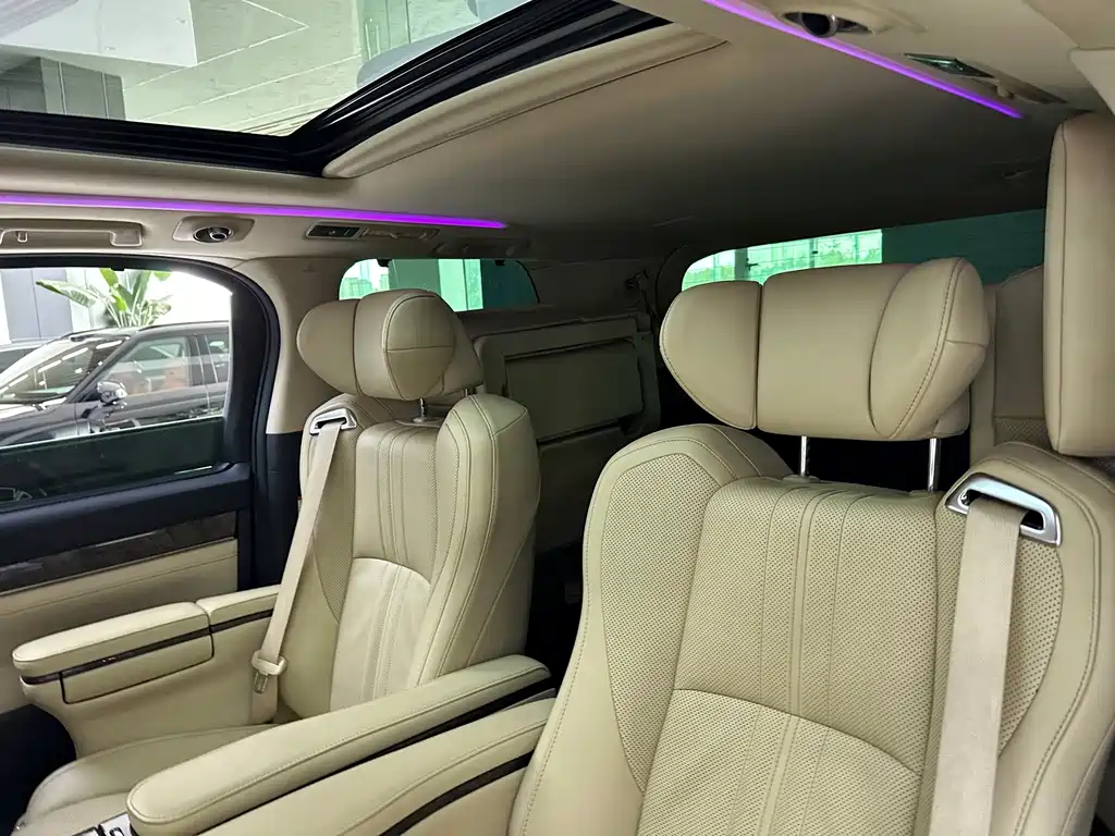 Toyota Alphard — фото 17