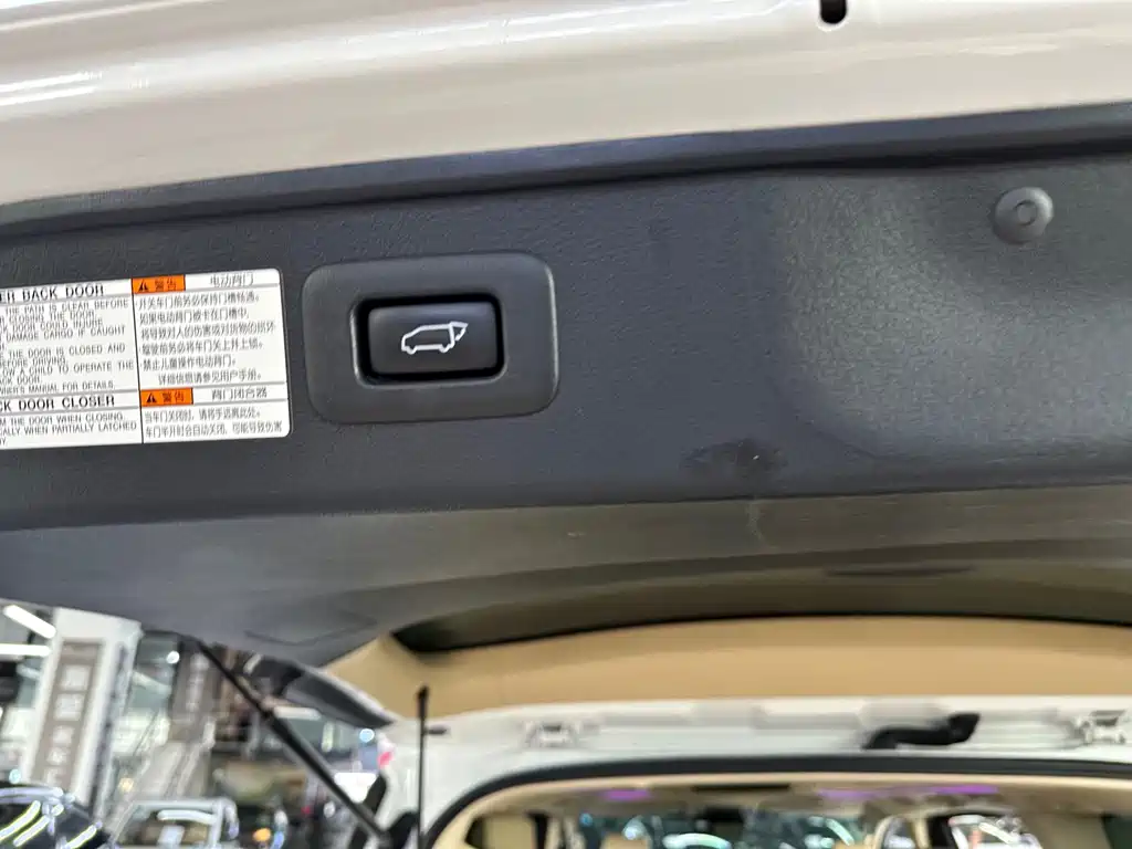 Toyota Alphard — фото 20