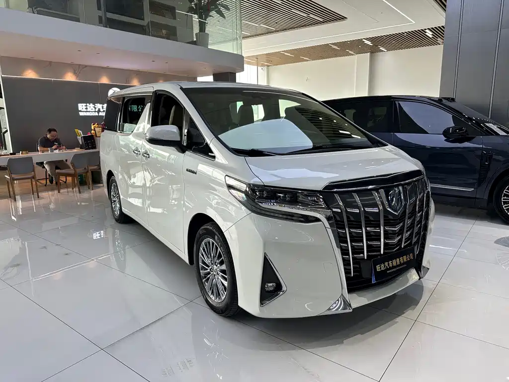 Toyota Alphard — фото 3
