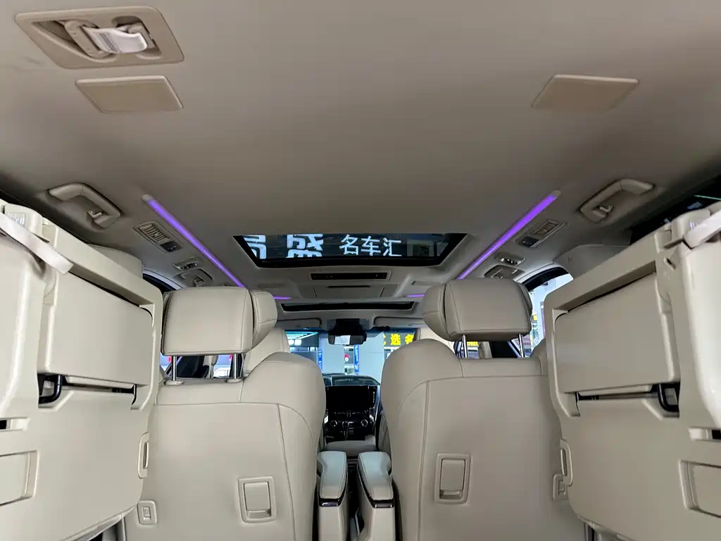 Toyota Alphard — фото 22