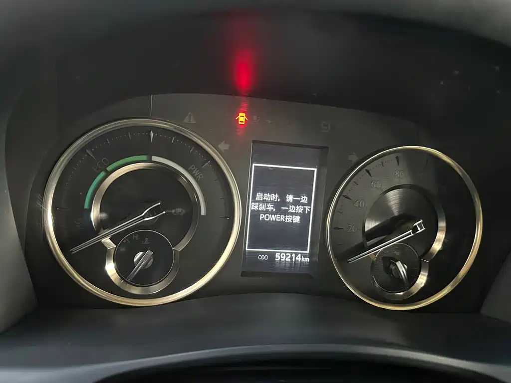 Toyota Alphard — фото 26