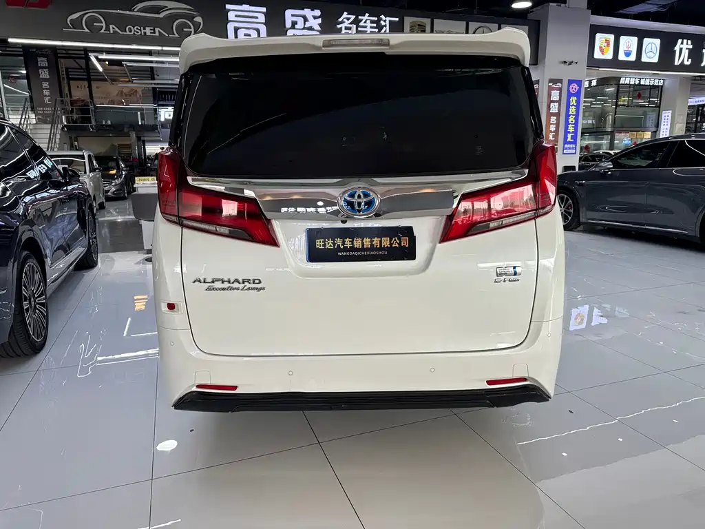 Toyota Alphard — фото 28