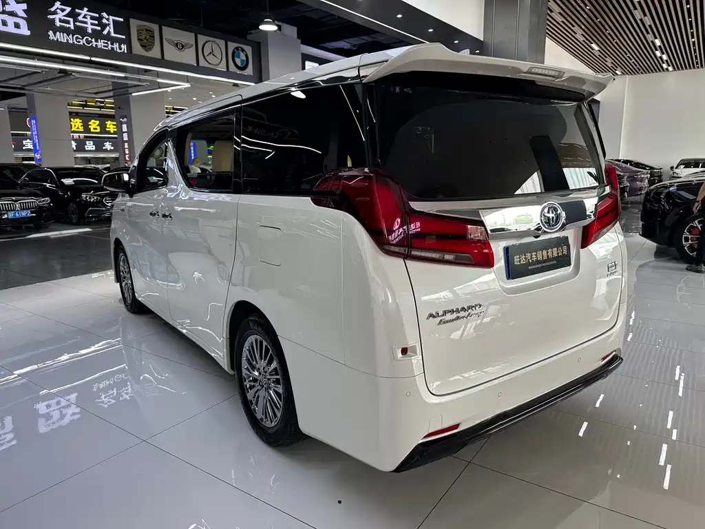 Toyota Alphard — фото 29
