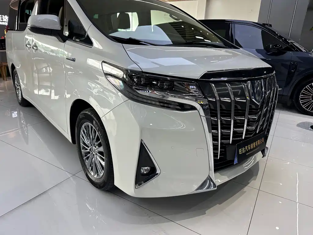 Toyota Alphard — фото 4