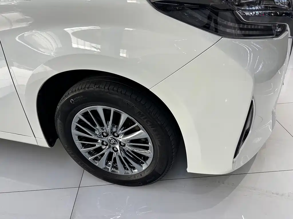 Toyota Alphard — фото 5