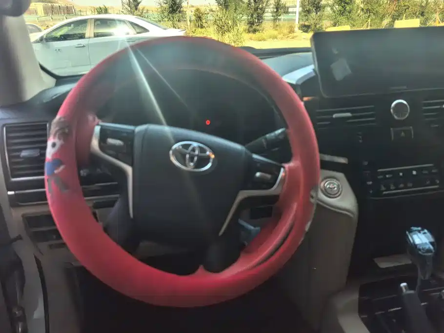 Toyota RAV4 — фото 15