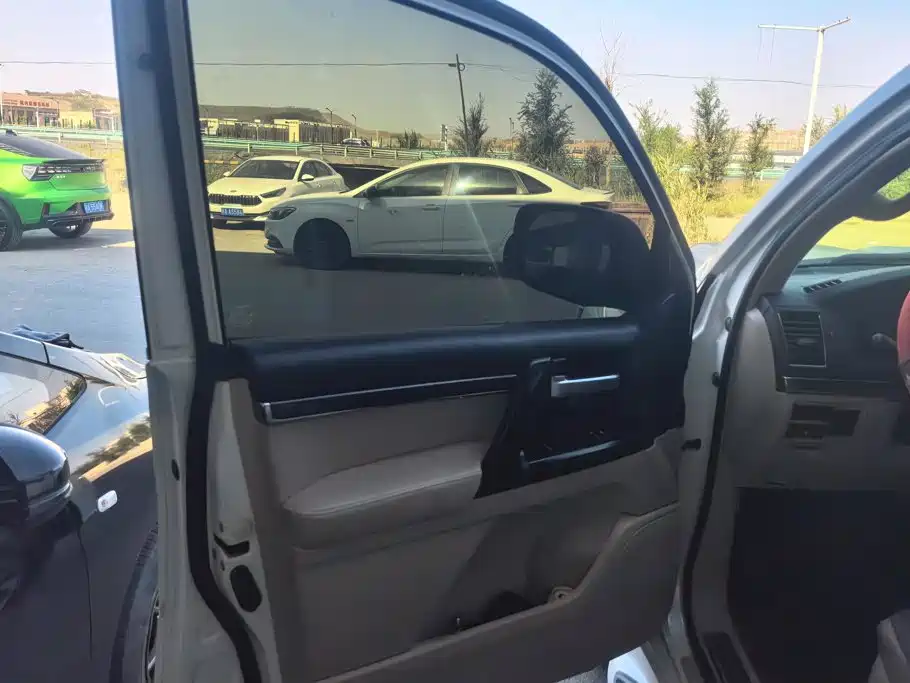 Toyota RAV4 — фото 7