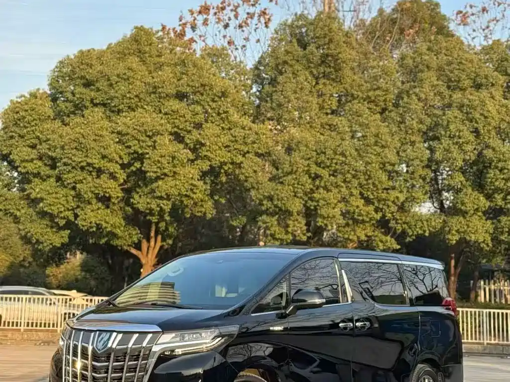 Toyota Alphard — фото 2