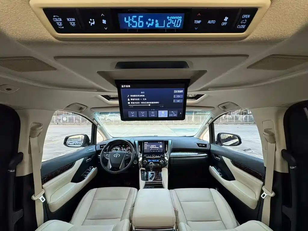 Toyota Alphard — фото 4