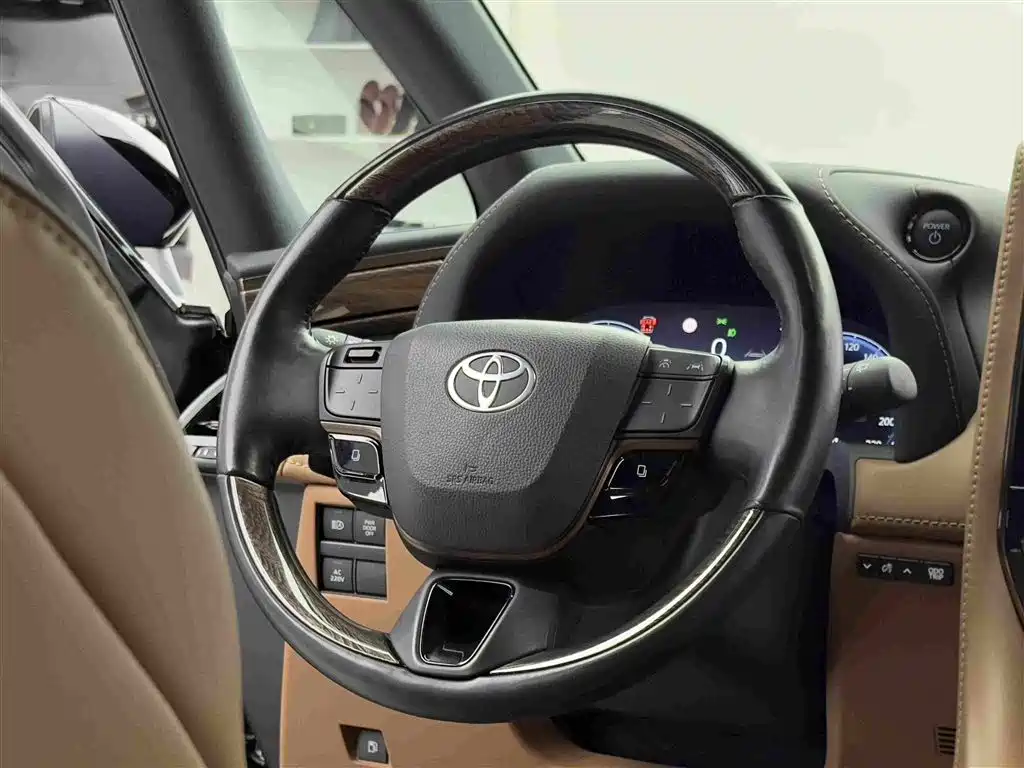 Toyota Alphard — фото 13