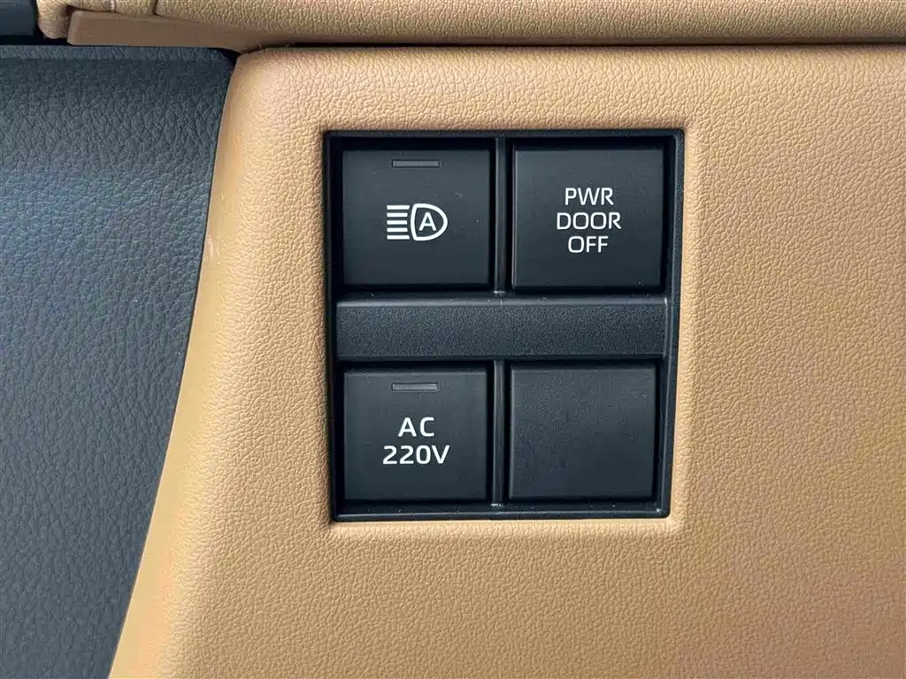 Toyota Alphard — фото 21