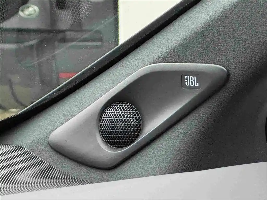 Toyota Alphard — фото 22