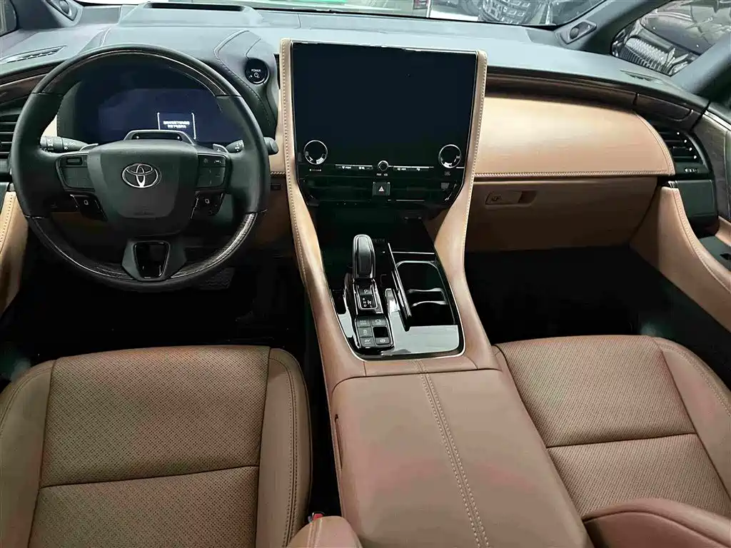 Toyota Alphard — фото 14