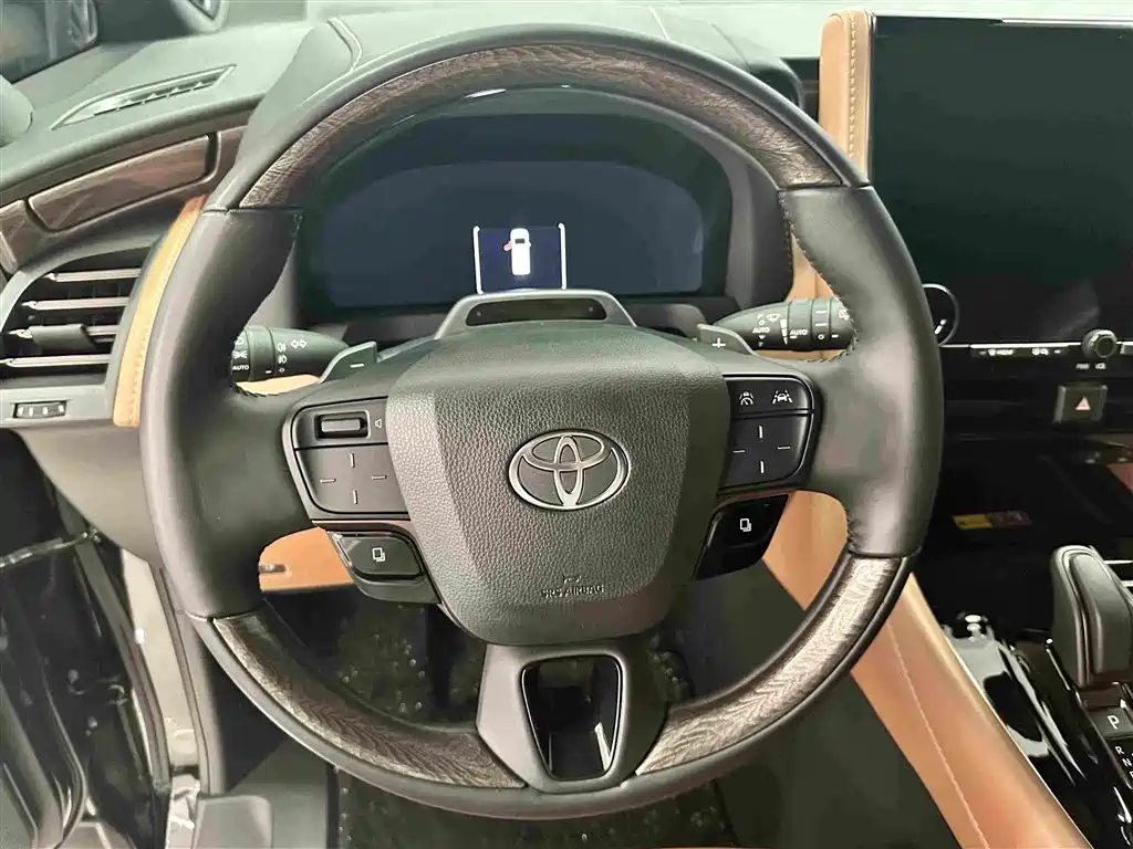 Toyota Alphard — фото 7