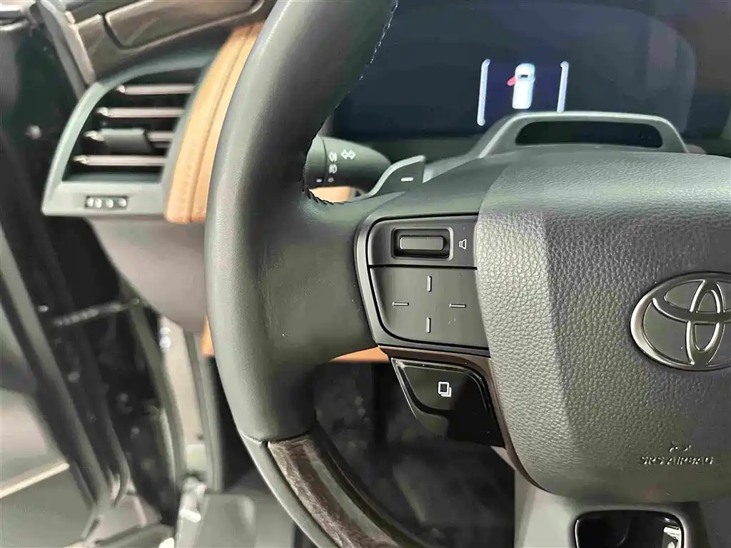 Toyota Alphard — фото 8