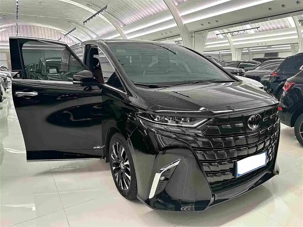 Toyota Alphard — фото 9