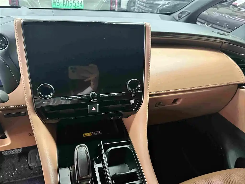 Toyota Alphard — фото 10