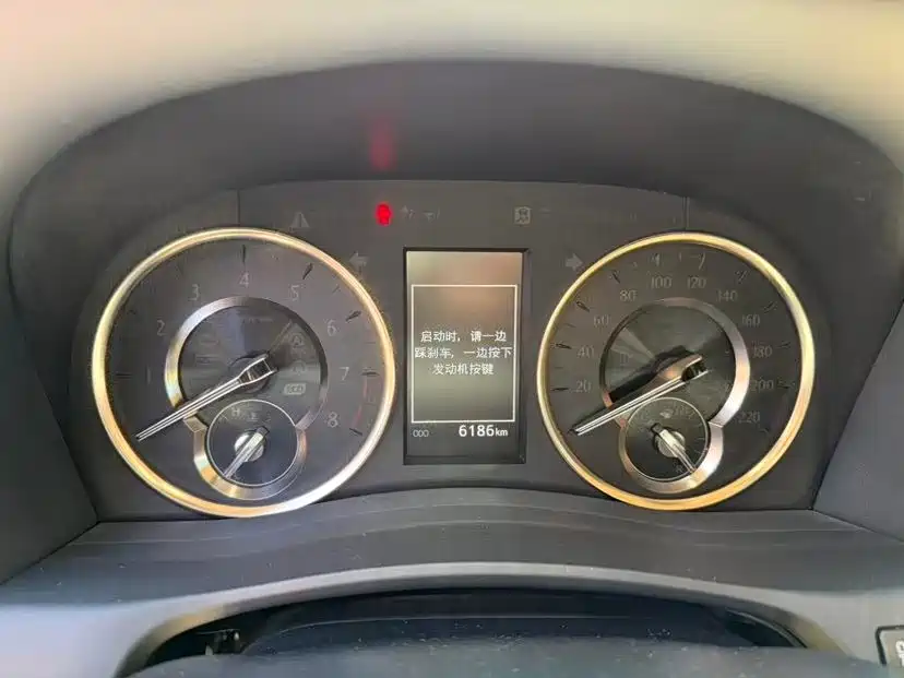 Toyota Alphard — фото 4