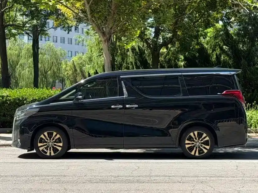 Toyota Alphard — фото 5