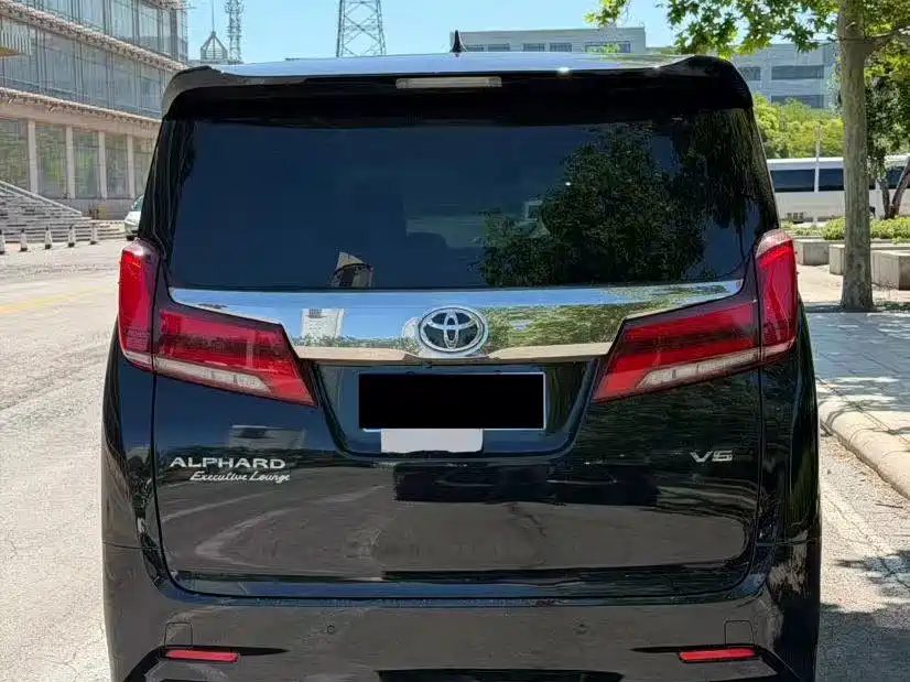 Toyota Alphard — фото 6