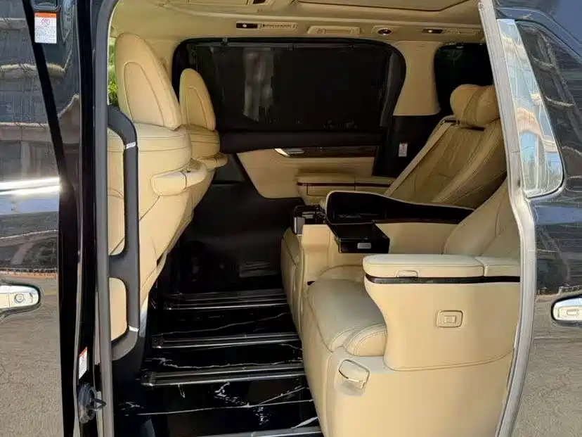 Toyota Alphard — фото 7