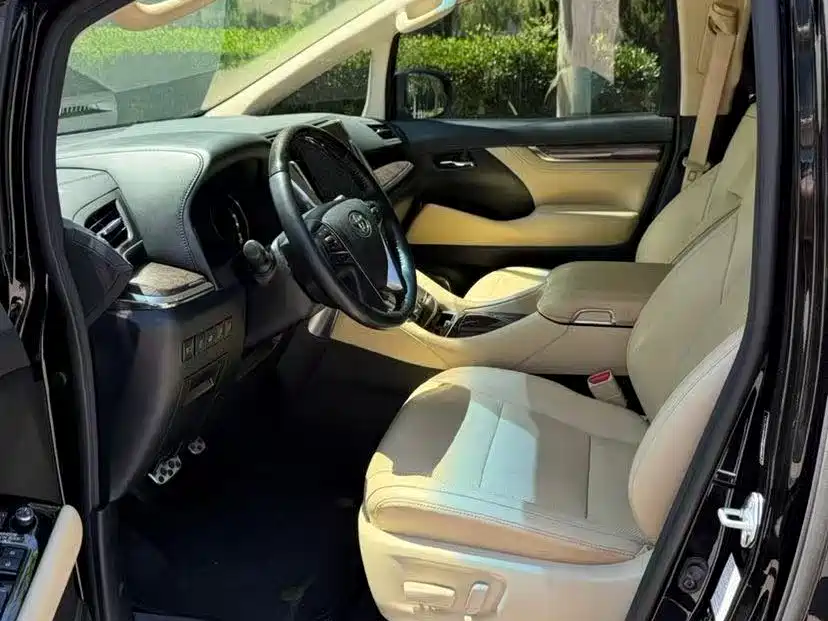 Toyota Alphard — фото 8