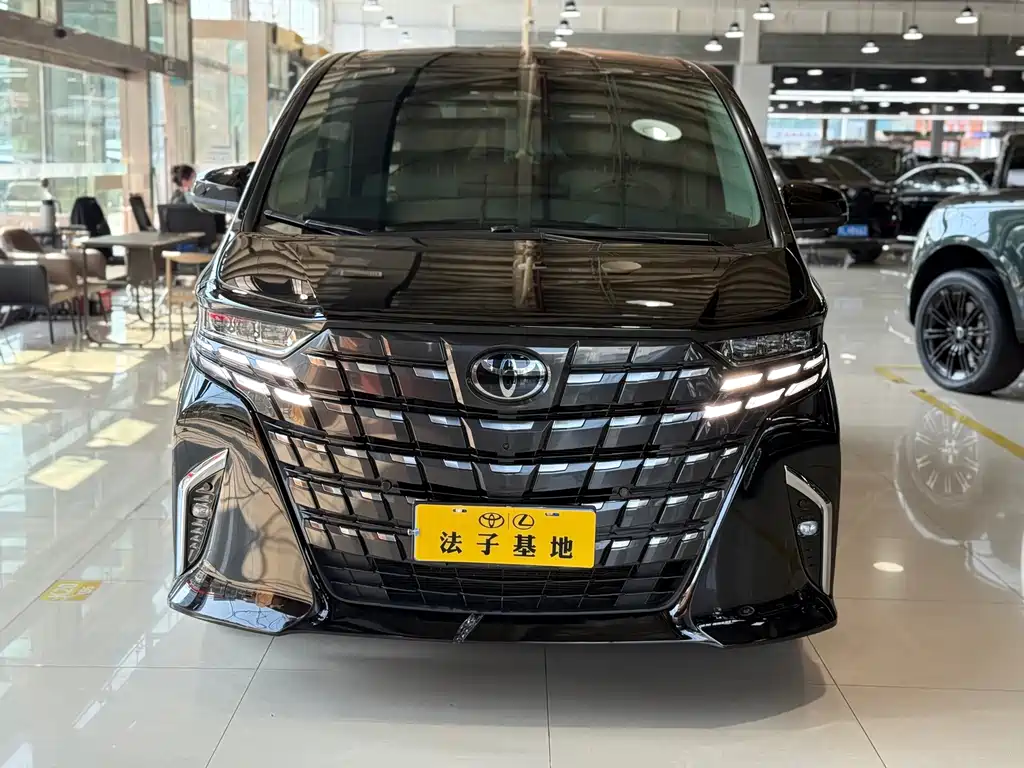 Toyota Alphard — фото 2