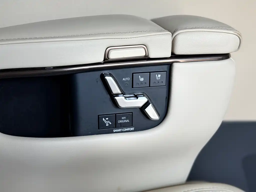 Toyota Alphard — фото 15