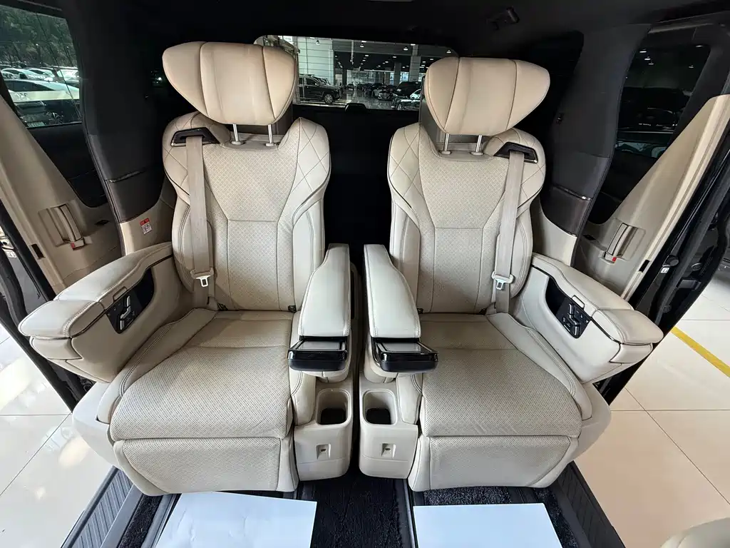 Toyota Alphard — фото 16
