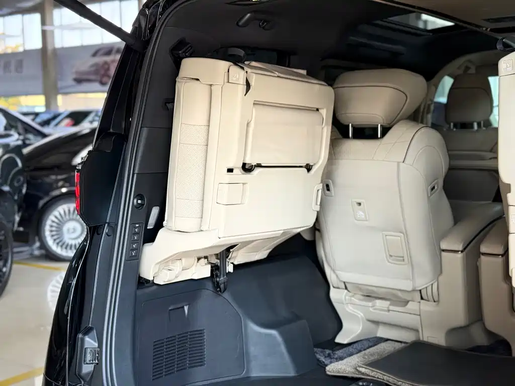 Toyota Alphard — фото 22